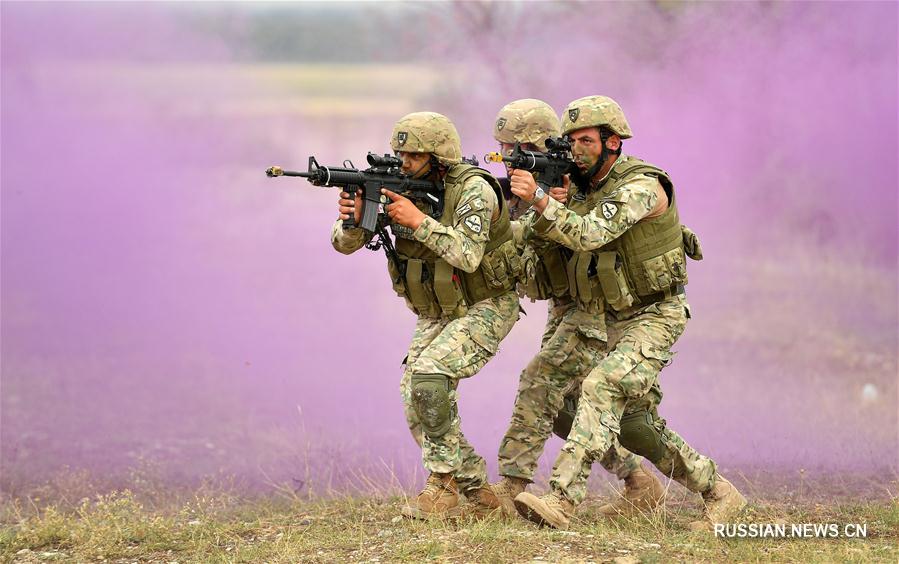 Учебные комбинированные бои в полевых условиях на международных военных учениях Noble Partner 2018 в Грузии