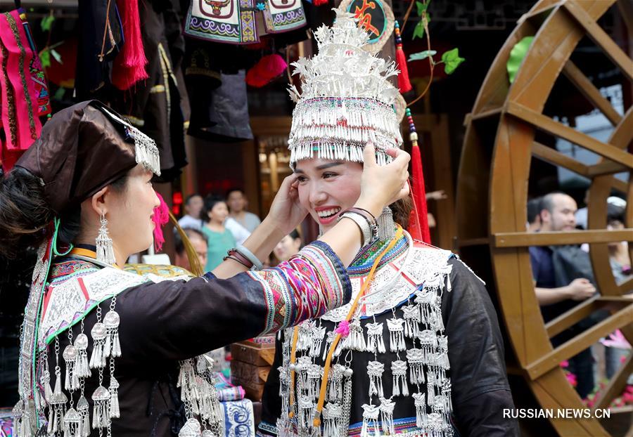 В Шанхае открылся фестиваль "Разноцветная провинция Юньнань"