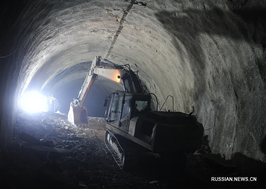 В провинции Шэньси завершена проходка тоннеля "Яншань" железной дороги "Мэнхуа"