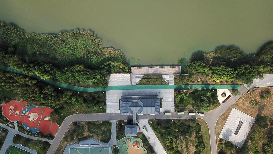 Парк заболоченных земель Саньвань у древнего канала на востоке Китая