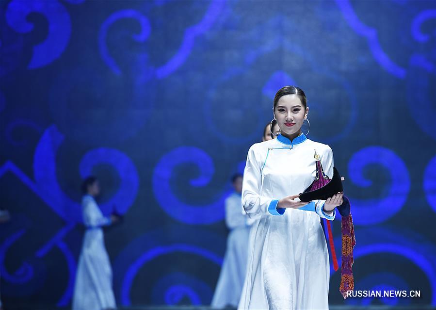 Презентация монгольской одежды в Хух-Хото
