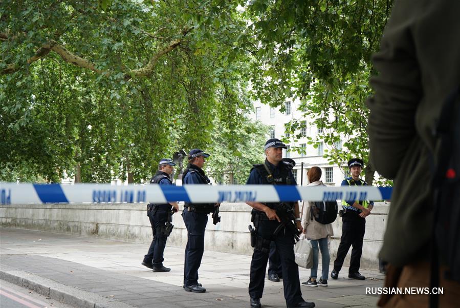Несколько человек пострадали в результате наезда на людей у парламента Великобритании