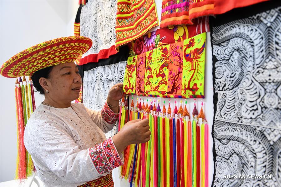 Выставка нематериального культурного наследия 56 народностей Китая в АР Внутренняя Монголия