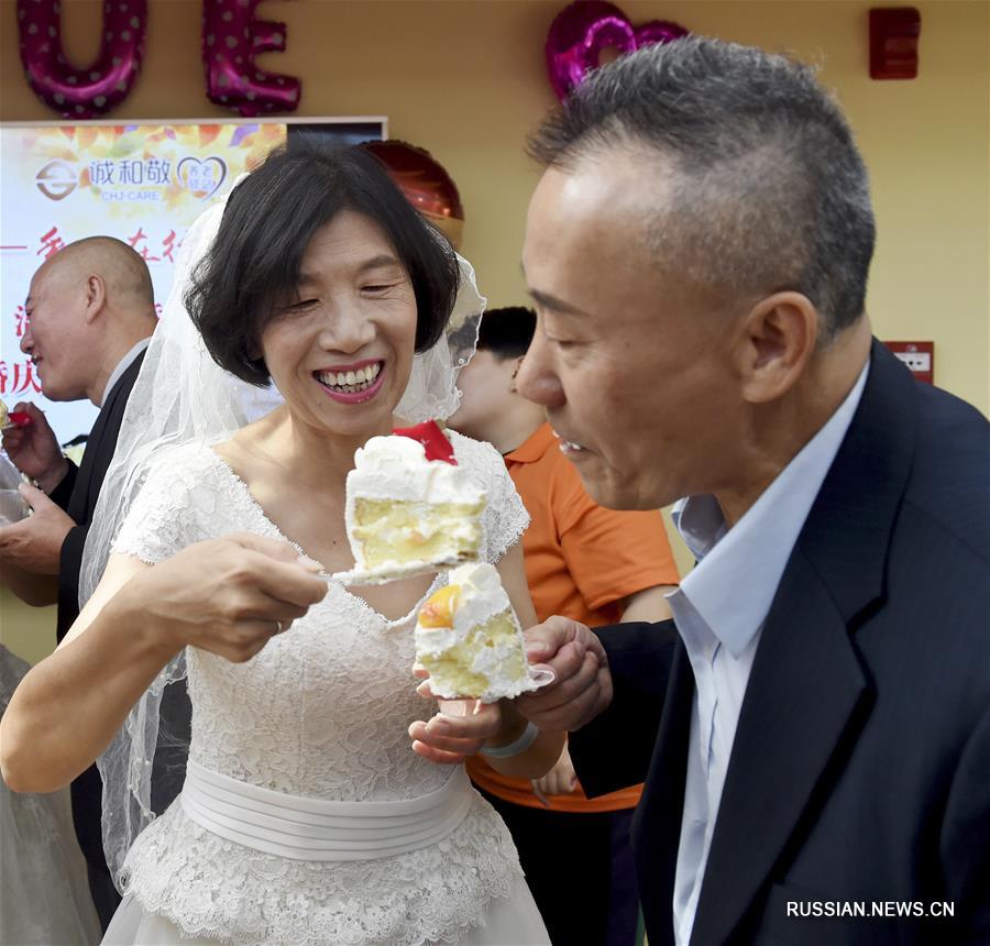 10 пожилых пар Пекина смогли заново пережить счастливые свадебные мгновения
