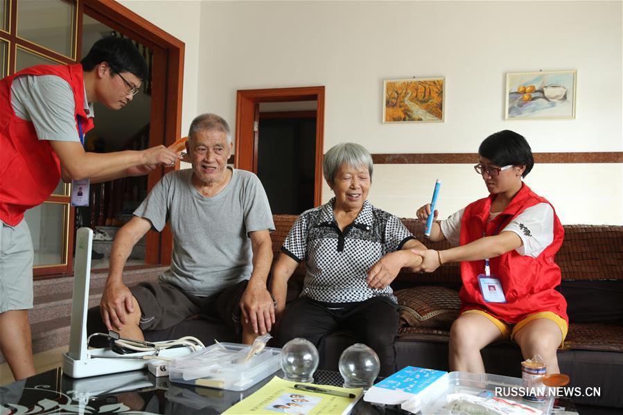 Семейная пара сельских врачей из провинции Чжэцзян