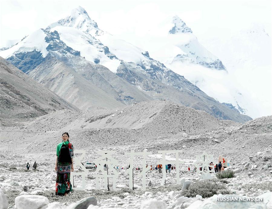 Показ традиционной тибетской одежды на высоте 5200 м над уровнем моря