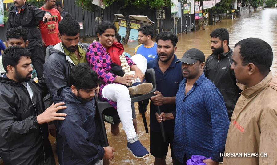 Более 300 человек погибли из-за наводнений в индийском штате Керала