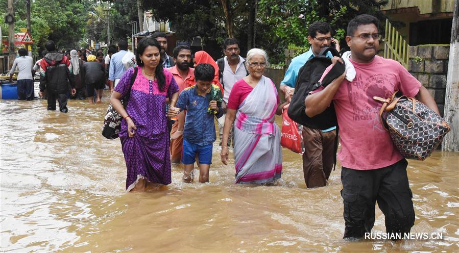 Более 300 человек погибли из-за наводнений в индийском штате Керала