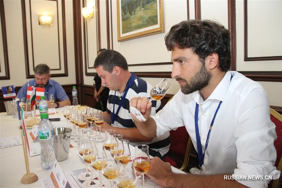 279 марок китайской водки участвуют в международном конкурсе крепких спиртных напитков в Болгарии