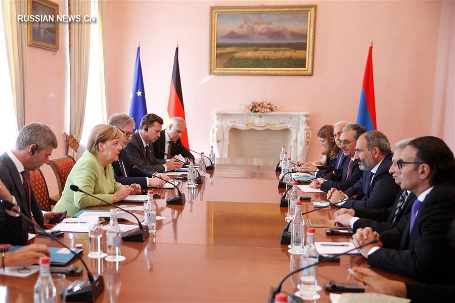 Германия готова содействовать Армении в урегулировании карабахского вопроса - Меркель