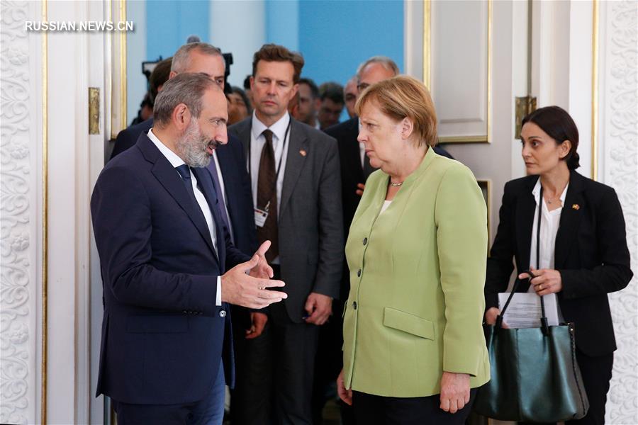 Германия готова содействовать Армении в урегулировании карабахского вопроса - Меркель