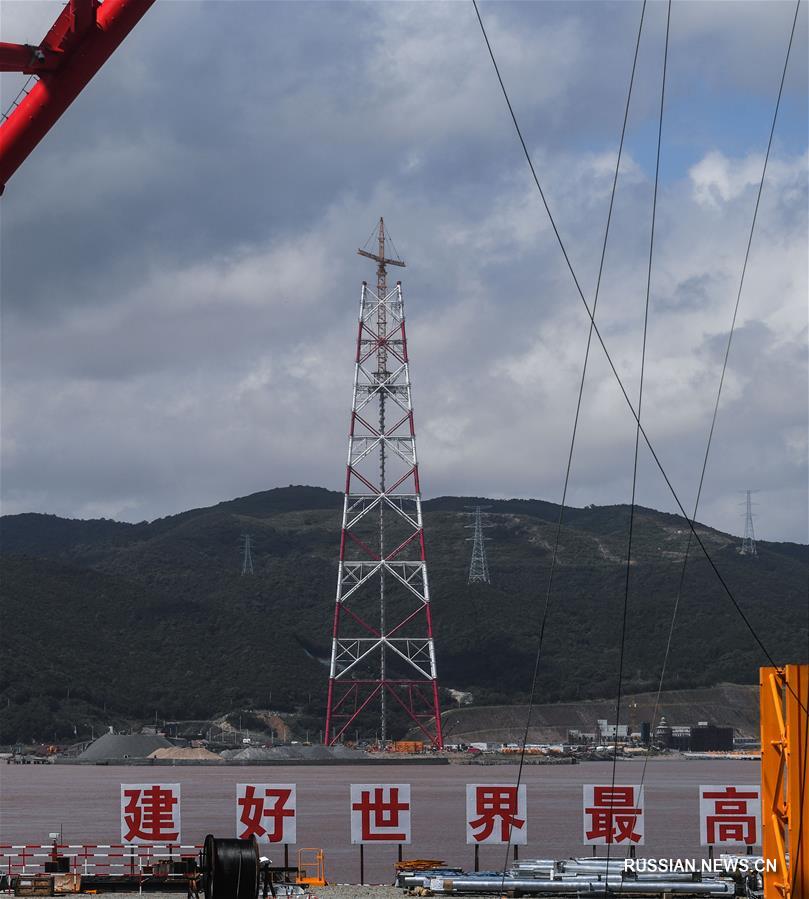 В провинции Чжэцзян строят самые высокие опоры линии электропередачи в мире