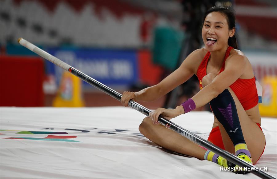 18-е Азиатские игры -- Прыжки с шестом среди женщин: китайская спортсменка Ли Лин выиграла золотую медаль