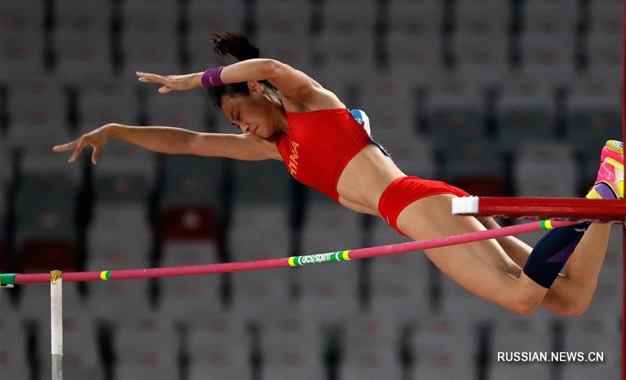 18-е Азиатские игры -- Прыжки с шестом среди женщин: китайская спортсменка Ли Лин выиграла золотую медаль