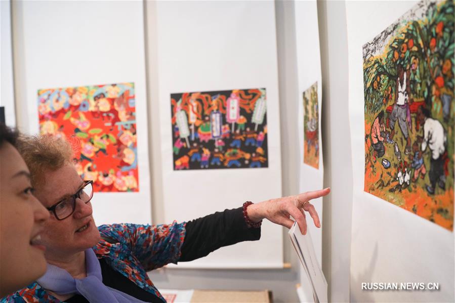 В Брюсселе проходит выставка произведений народного искусства провинции Хэбэй 