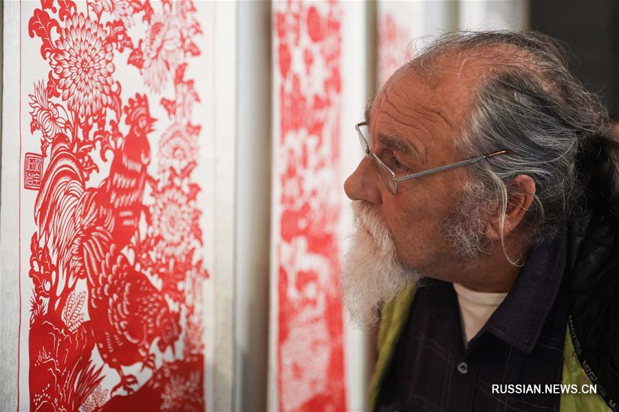 В Брюсселе проходит выставка произведений народного искусства провинции Хэбэй 