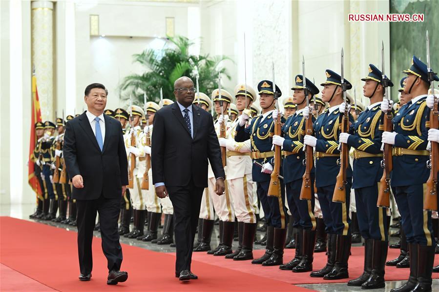 Си Цзиньпин провел переговоры с президентом Буркина-Фасо Р.М.К.Каборе