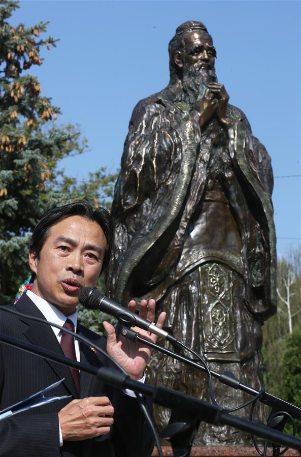 В Киеве открыли памятник Конфуцию