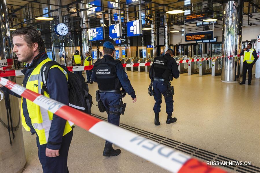 Два человека пострадали в результате нападения с ножом на Центральном вокзале Амстердама