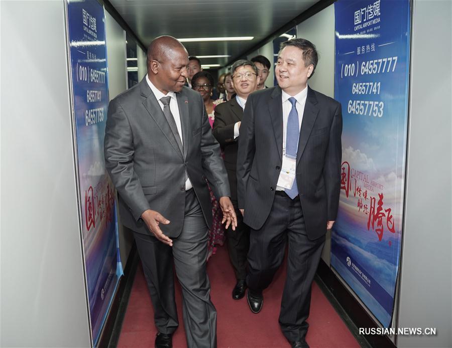 Президент ЦАР прибыл в Пекин