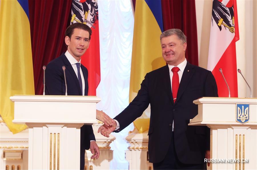 В Киеве прошли переговоры президента Украины Петра Порошенко и федерального  канцлера Австрии Себастьяна Курца