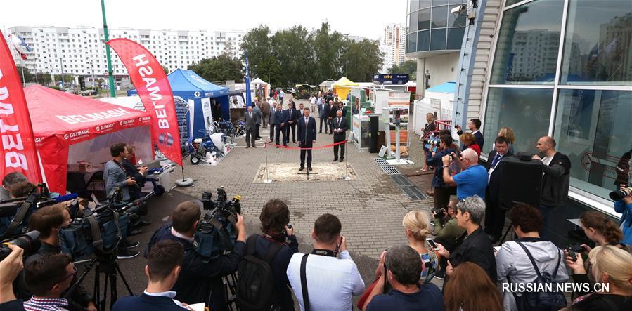 Презентация новой техники китайско-белорусского предприятия ООО "Зумлион-МАЗ" в Минске