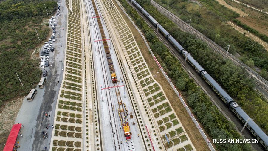 На строящейся ВСЖД Ухань -- Шиянь начали укладывать рельсы