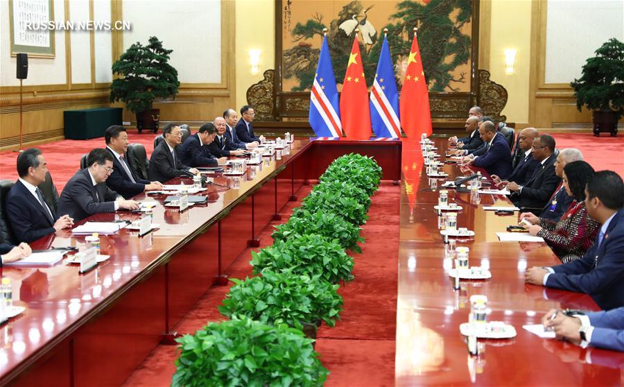Си Цзиньпин встретился с премьер-министром Кабо-Верде 