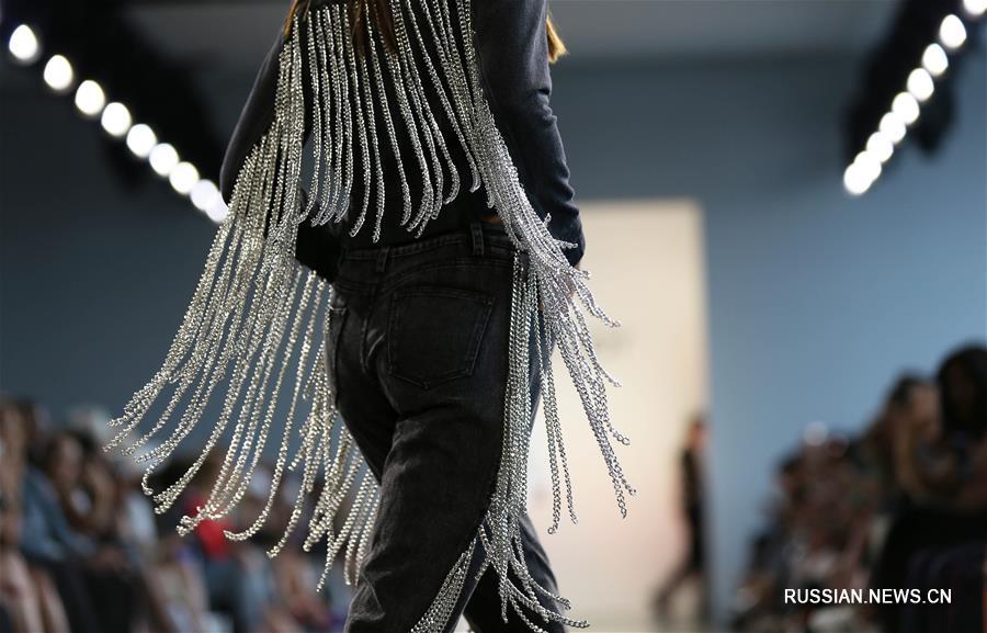 Нью-Йоркская неделя моды - показ коллекции бренда NANA JUDY