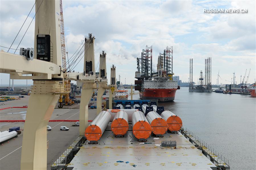 Китайское грузовое судно "Тяньэнь" прибыло в Нидерланды