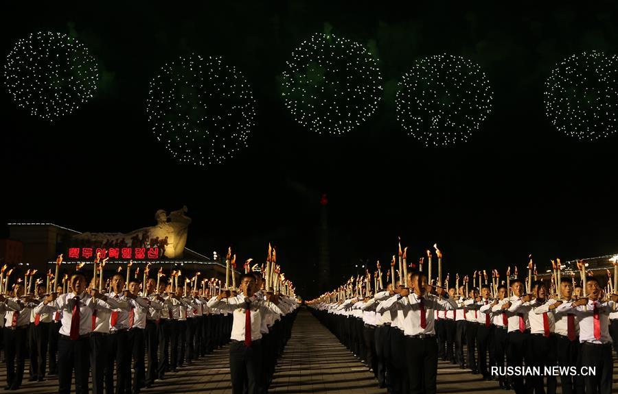В Пхеньяне состоялось факельное шествие молодежи