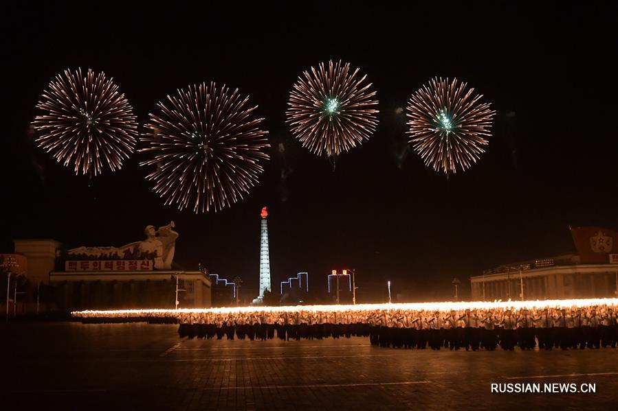 В Пхеньяне состоялось факельное шествие молодежи