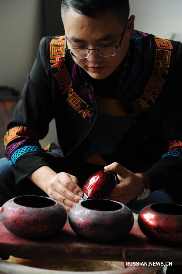 Лакированные изделия из уезда Дафан в провинции Гуйчжоу