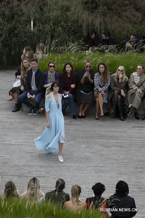 （新华视界）（3）Roland Mouret品牌亮相2019伦敦春夏时装周