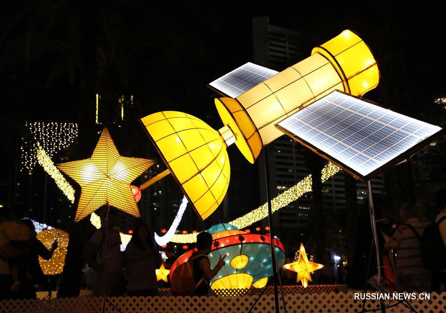 Фестиваль цветных фонариков в парке Виктория САР Сянган