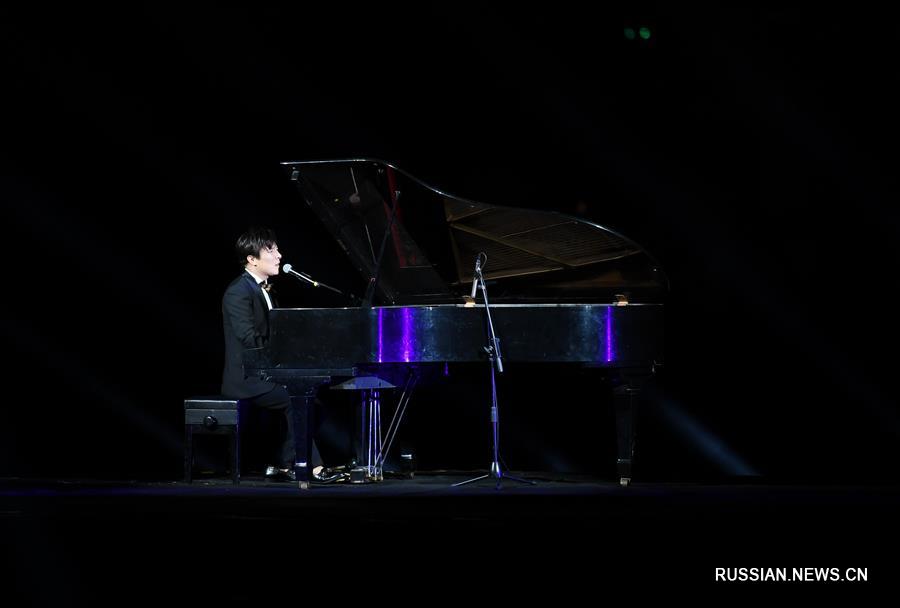 Молодые певцы Китая и Японии устроили благотворительный концерт в городе Сиань