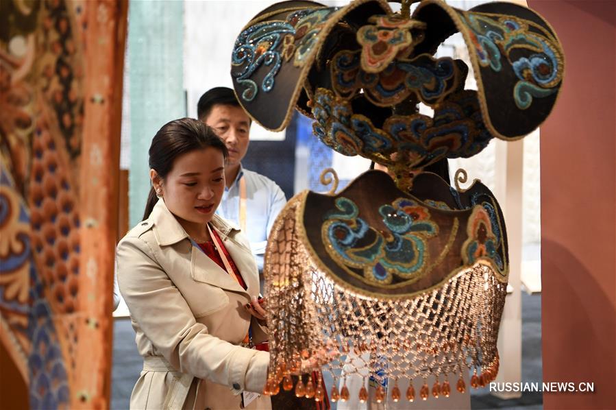 Международная выставка культуры и искусства Великого шелкового пути открылась в Дуньхуане