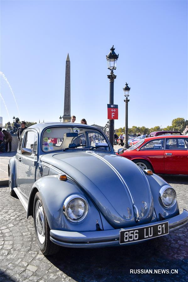 В Париже состоялось шоу ретро автомобилей и мотоциклов