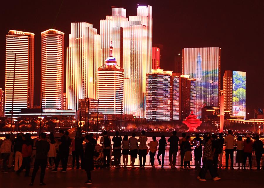 Световое шоу в городе Циндао