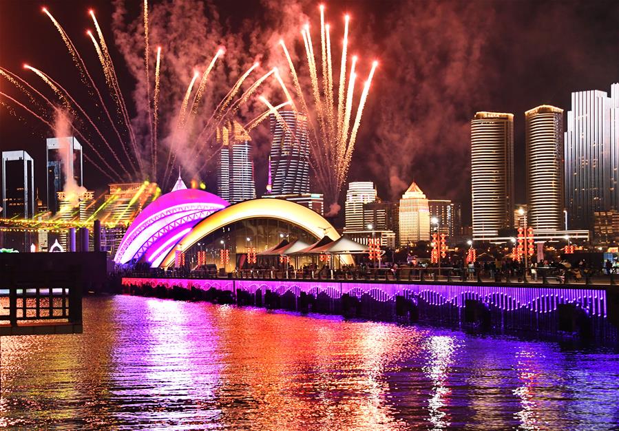 Световое шоу в городе Циндао