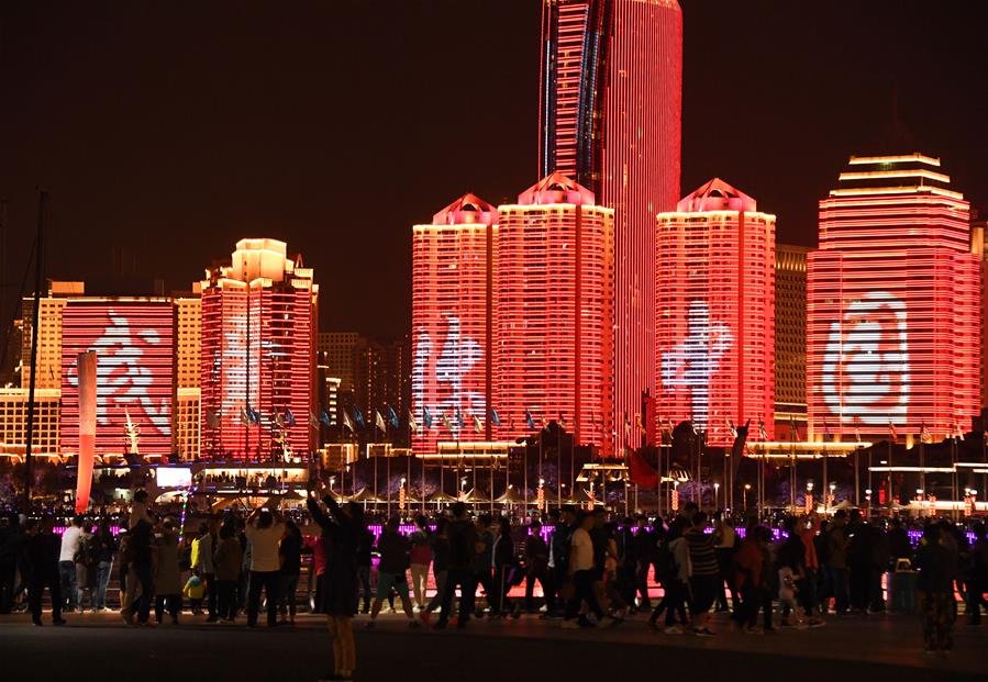 Световое шоу в городе Циндао