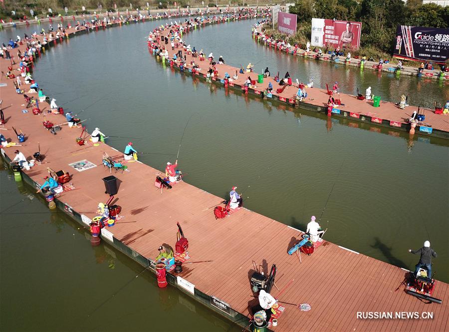  Около 1000 человек приняли участие в соревнованиях по рыбной ловле в уезде Сыхун провинции Цзянсу