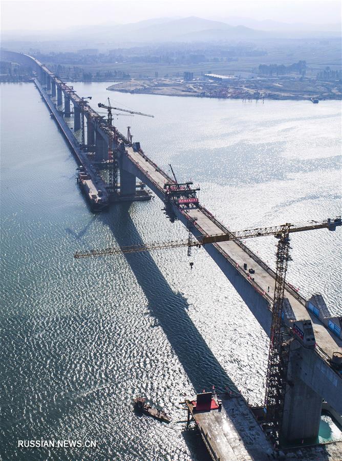 Завершилось смыкание железнодорожного моста через реку Ханьцзян