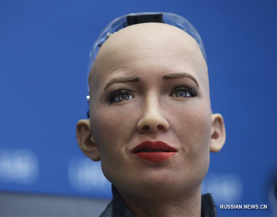 Китайский робот София посетила Киев с визитом