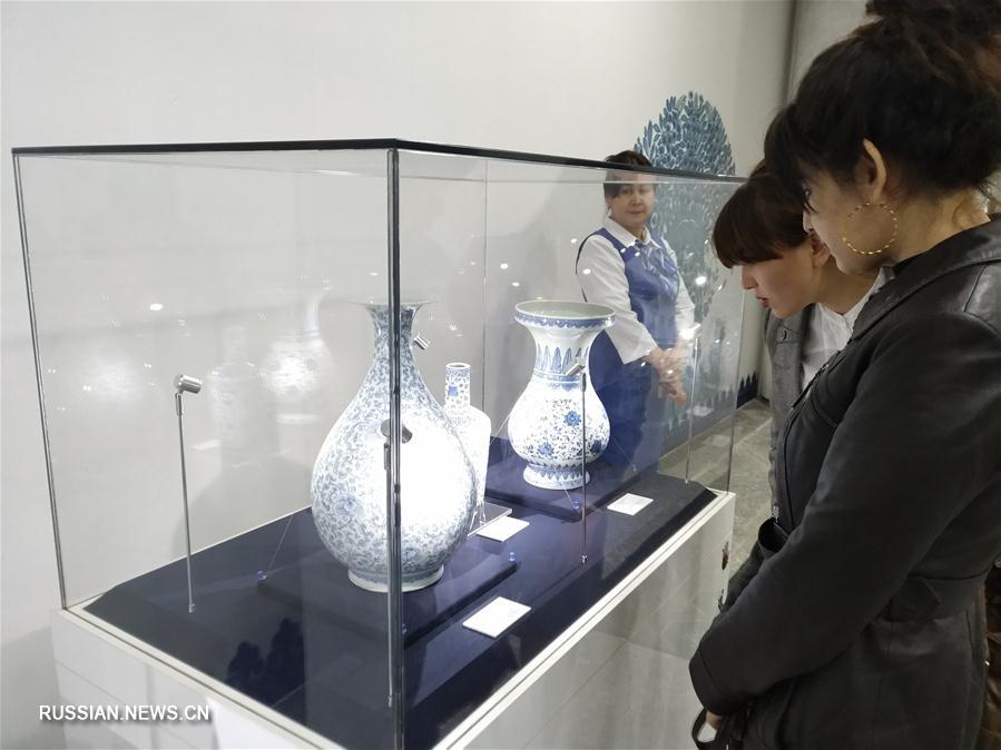 В Ташкенте открылась выставка "Бело-голубой фарфор –- символ величия Шелкового пути"