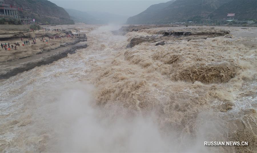 Водопад Хукоу после проливных дождей в верховьях Хуанхэ