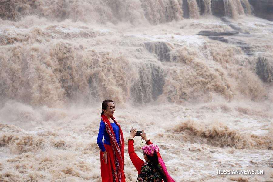 Водопад Хукоу после проливных дождей в верховьях Хуанхэ