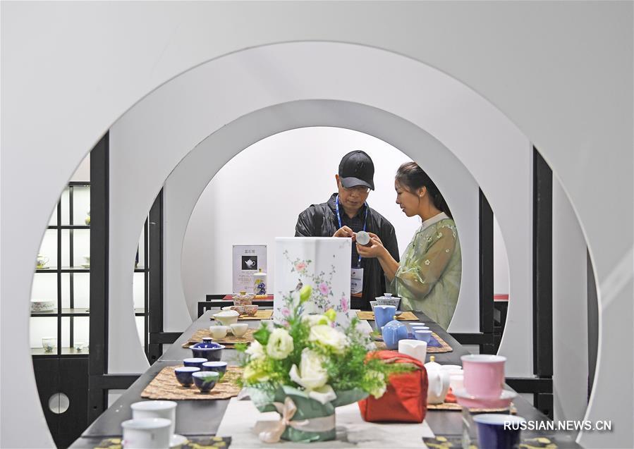 В городе Цзиндэчжэнь открылась Международная ярмарка керамики и фарфора