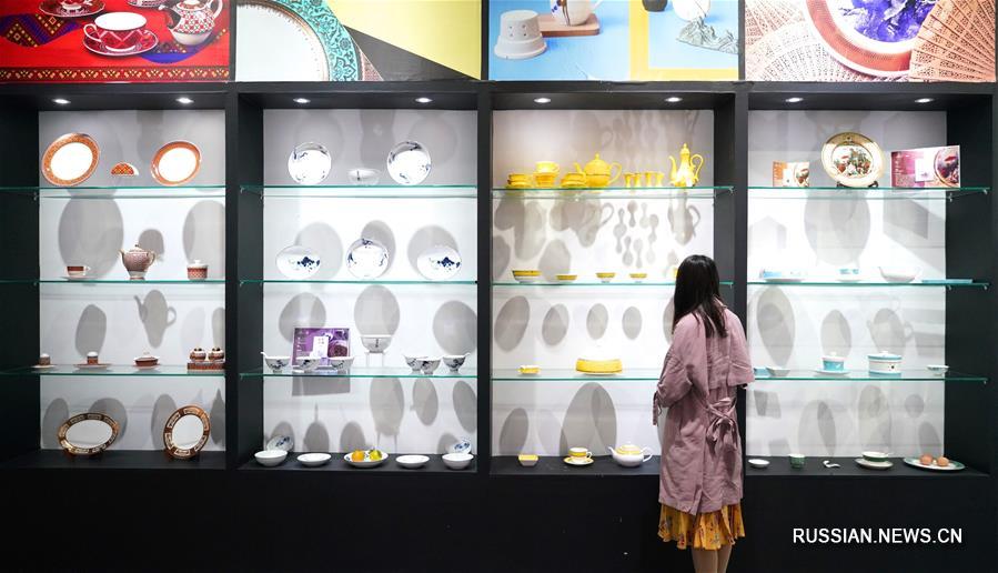 В городе Цзиндэчжэнь открылась Международная ярмарка керамики и фарфора