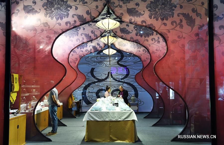 В городе Цзиндэчжэнь открылась Международная ярмарка керамики и фарфора